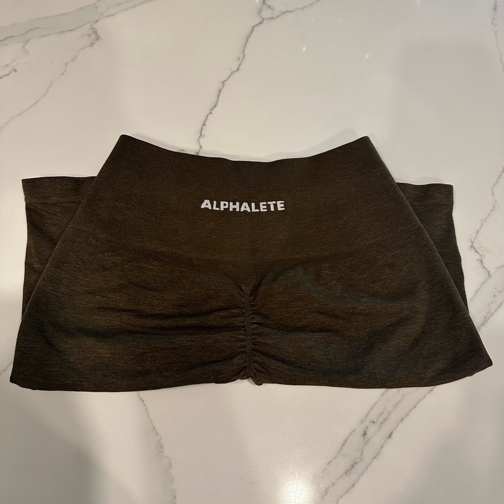 NWOT Alphalete Amplify Short 7.5” - Picture 5 of 6